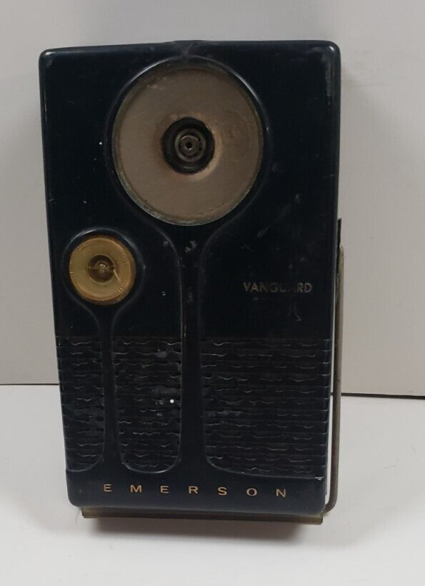 Vintage Emerson  Vanguard 888 Radio