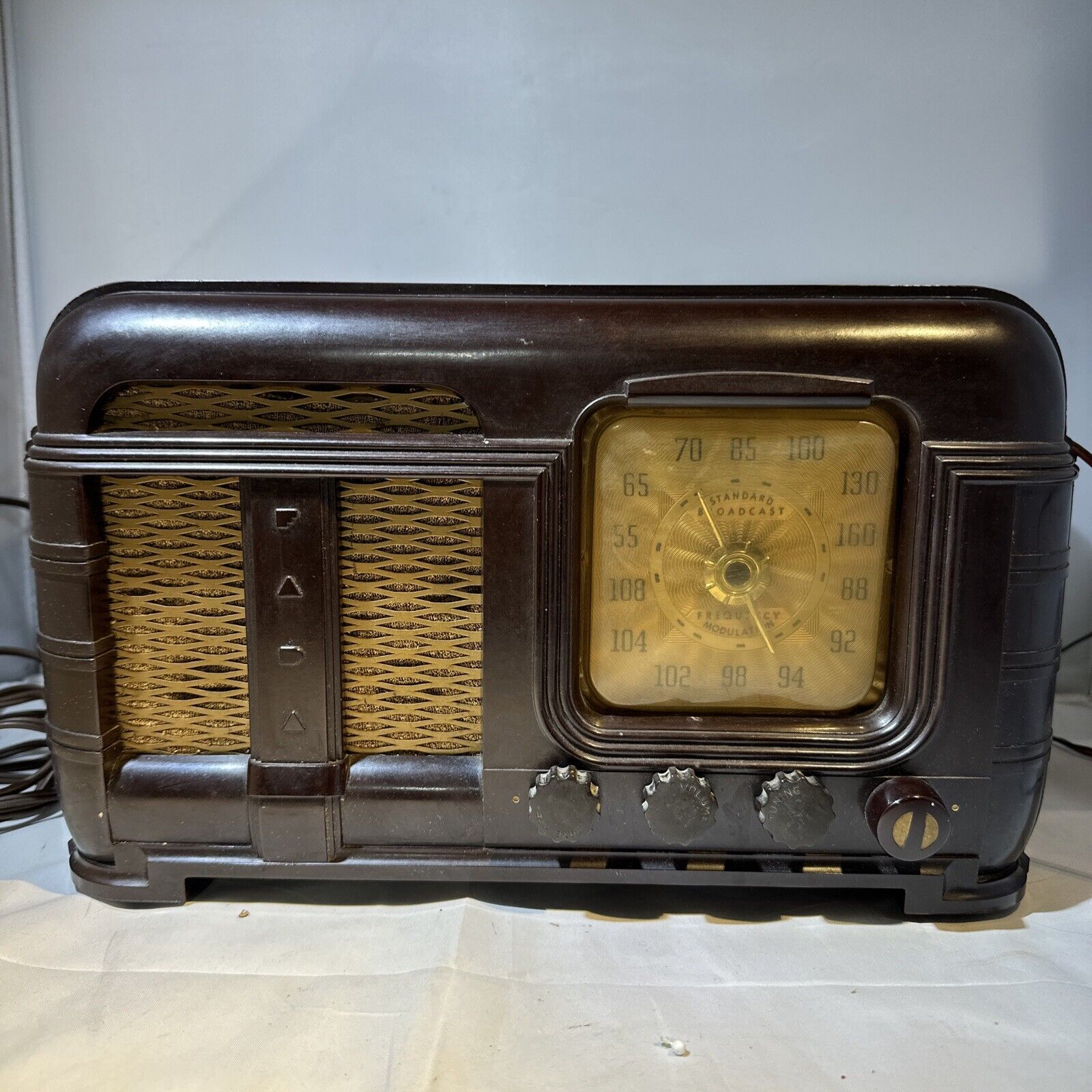 Antique Art Deco Bakelite Tube Radio FADA 790 Rich Brown W/ Brass Tone Dial VTG