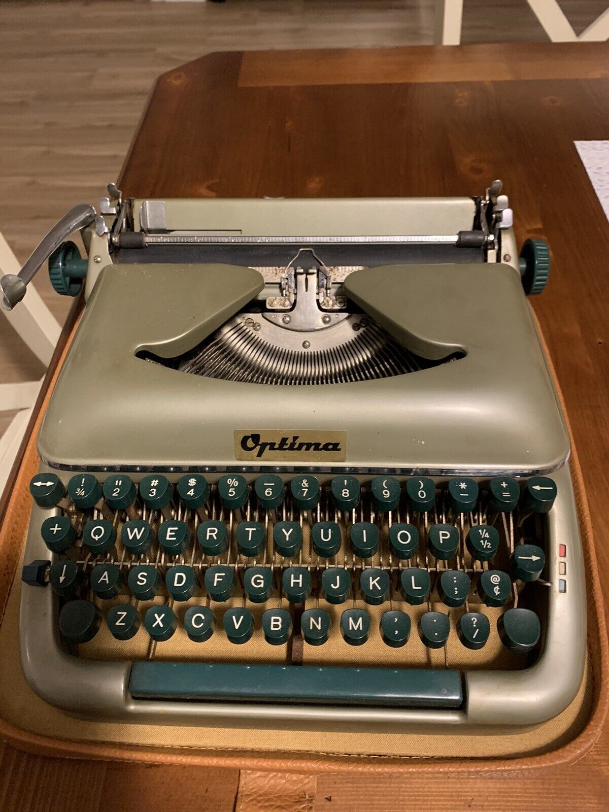 Vintage OPTIMA Super typewriter, serial # 1970803, repair