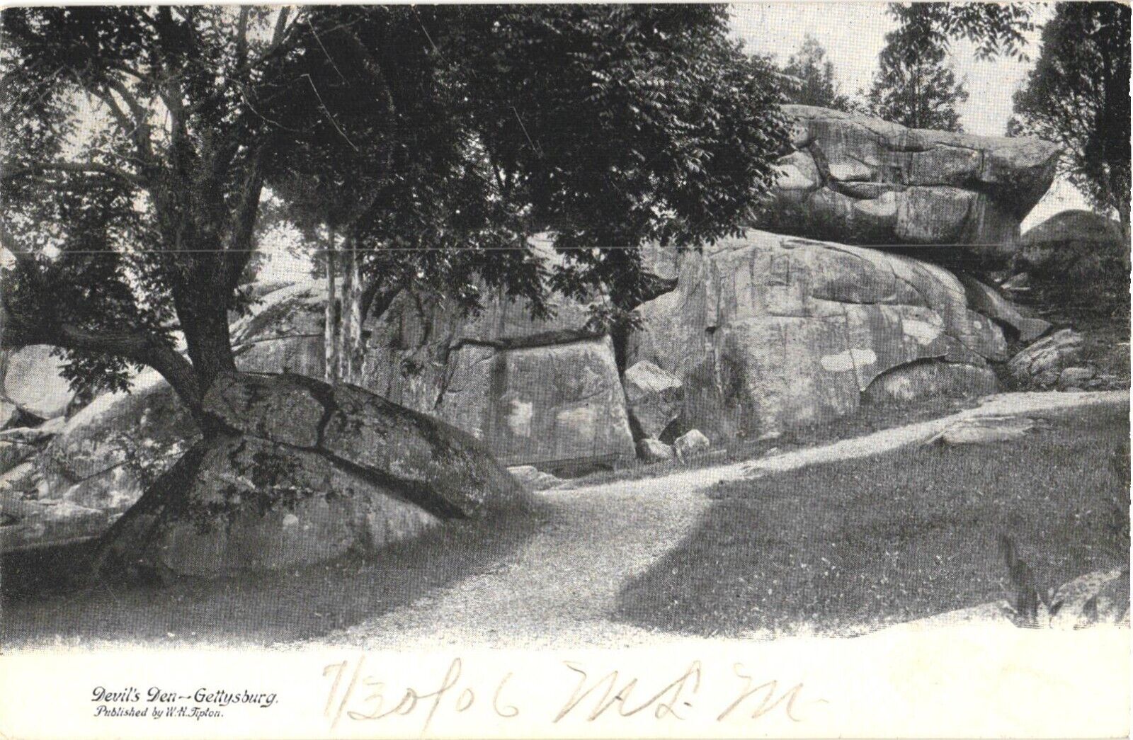 Picturesque View of Devil\'s Den - Gettysburg, Pennsylvania Postcard