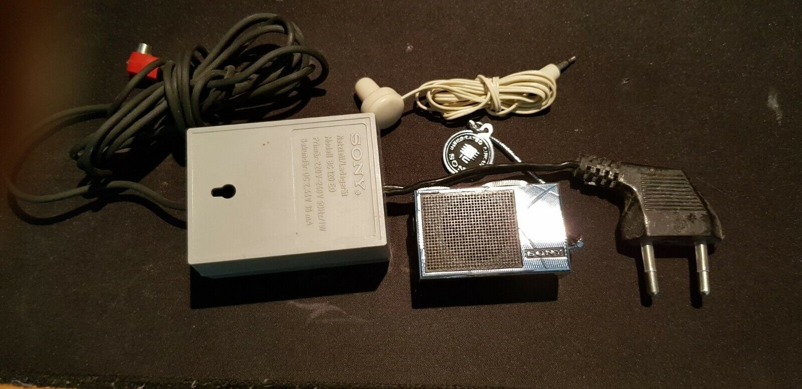 Vintage RARE Sony ICR-120 Ultra-Compact AM Radio Inc. Power supply, bag, earphones 