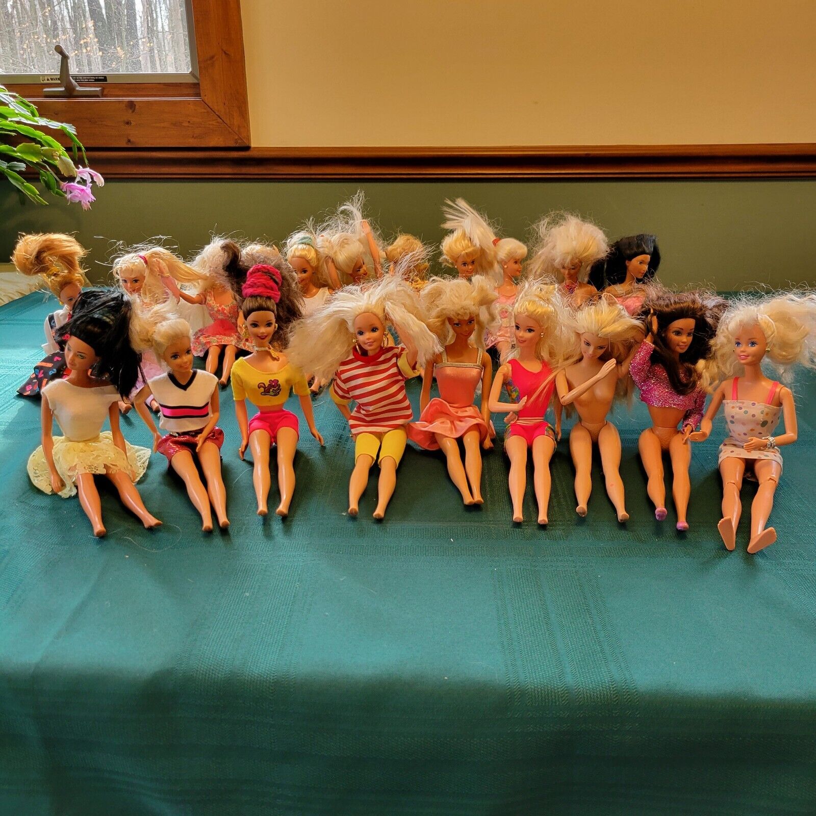 14 Vintage 1966 , 1990\'s -4 Barbie Dolls, 100 Barbie Items +  Mix Barbie Clothes