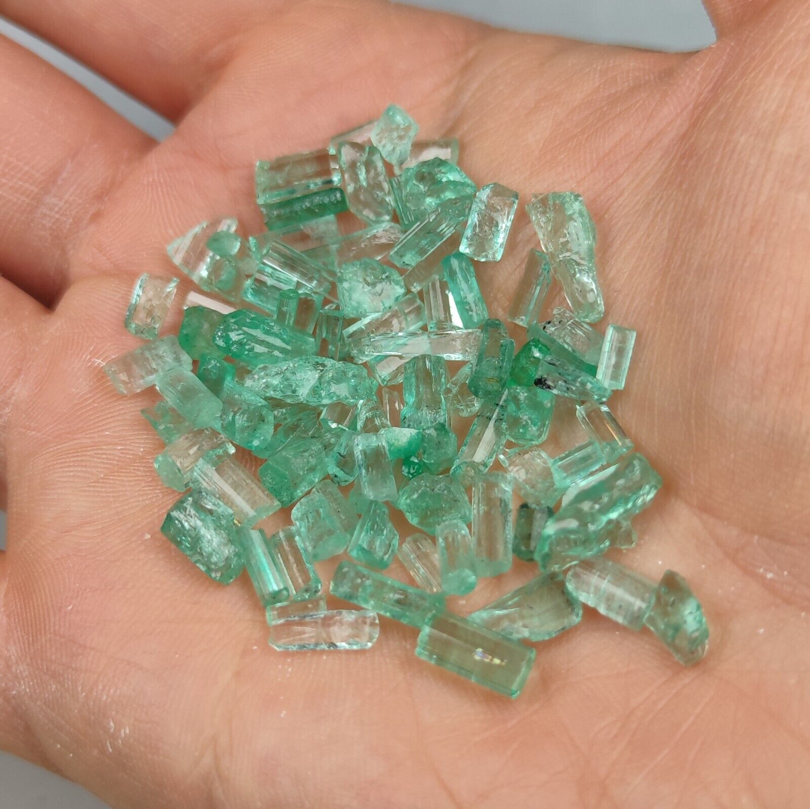 CLEAR NATURAL EMERALD CRYSTALS LOT / MUZO COLOMBIA 56,15 Cts