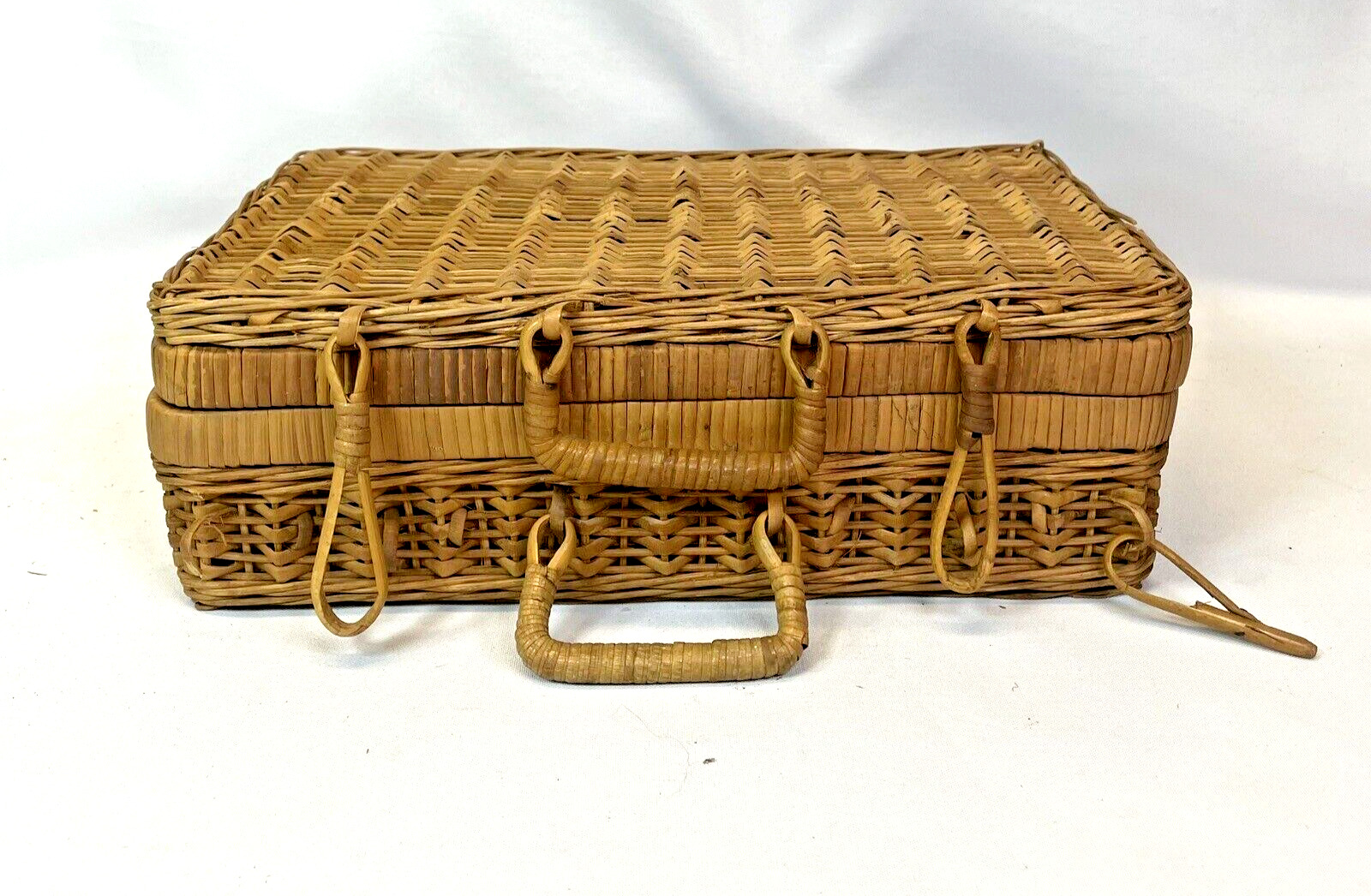 Mid 20th Century French Rattan Picnic Basket with Hinged Lid Elegant Timeless