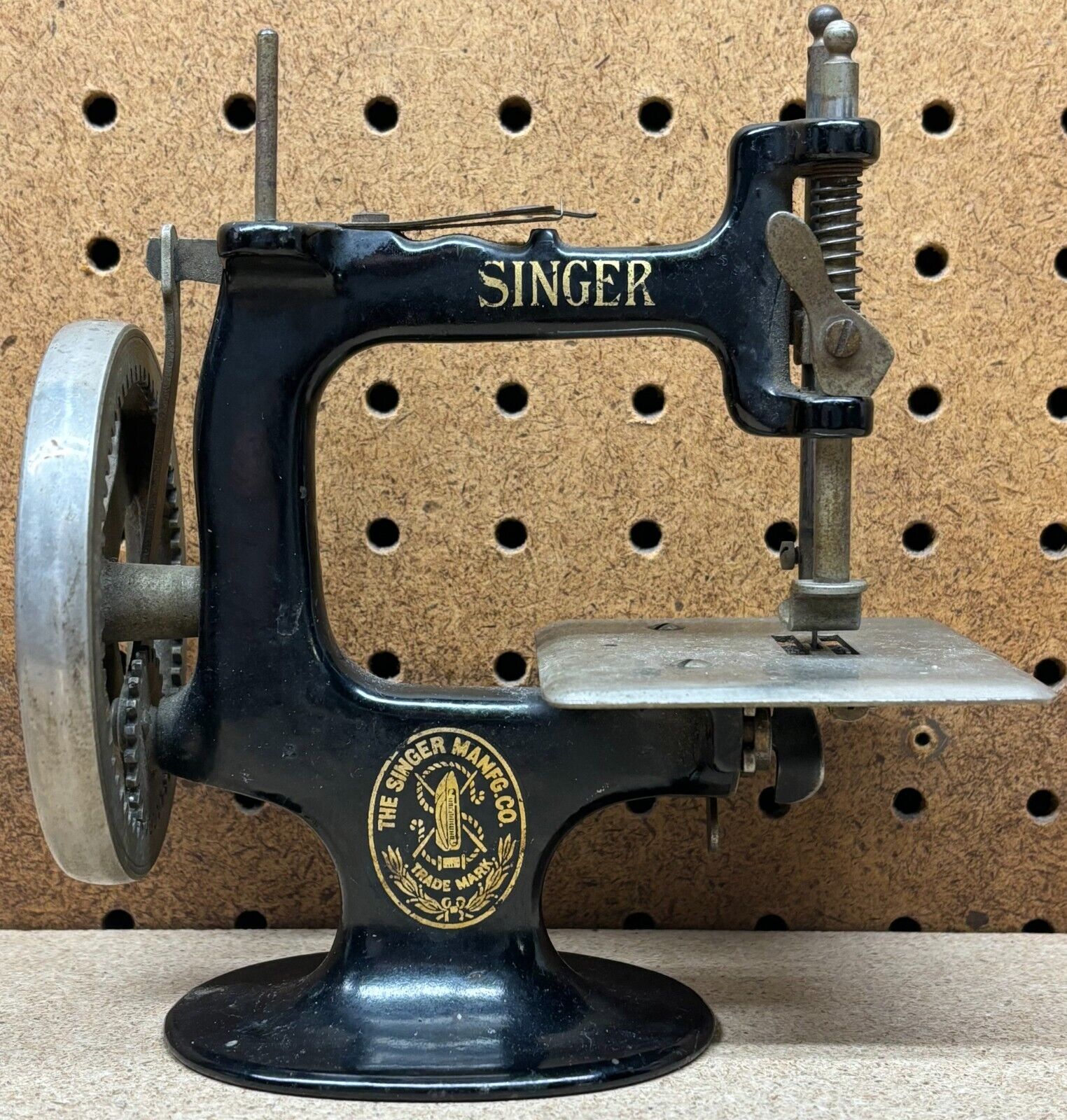 Antique Vintage Singer Mini Sewing Machine Salesman Sample Childs Toy Hand Crank