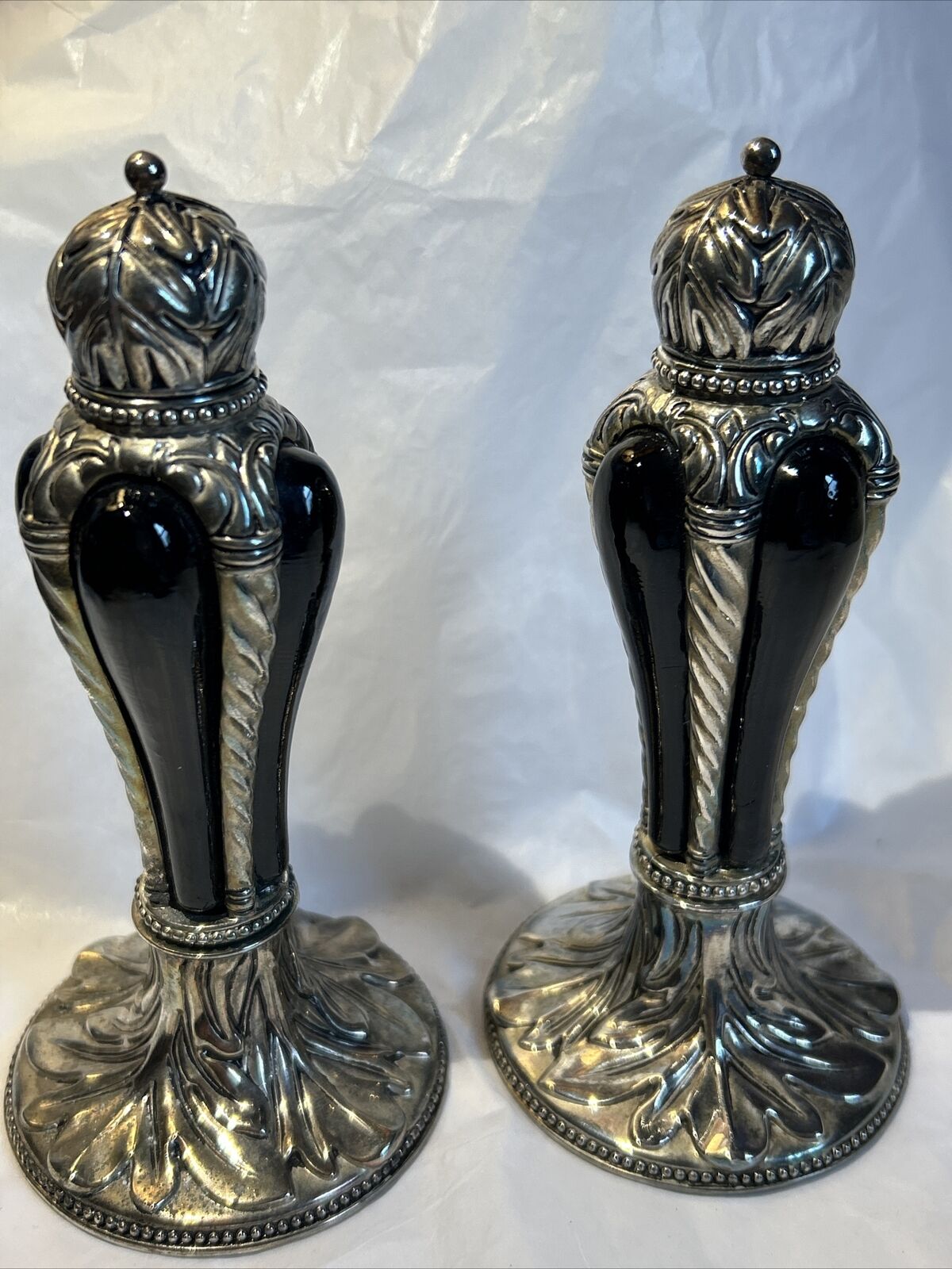 Wallace Silversmith Royal /Onyx &Silver Plated Salt& Pepper Stunning Felted A+