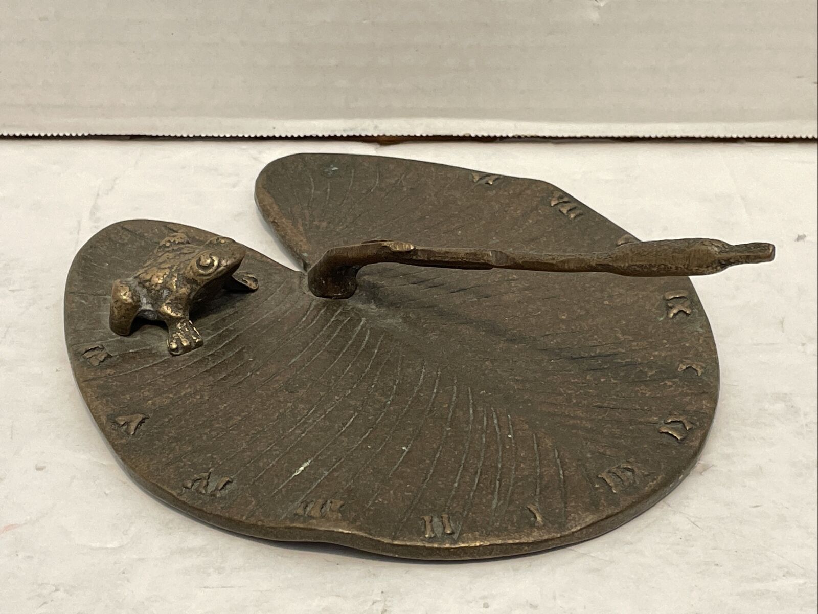 Vintage/Pre-Owned*Brass Sundial*Frog on Lily Pad*7.5\