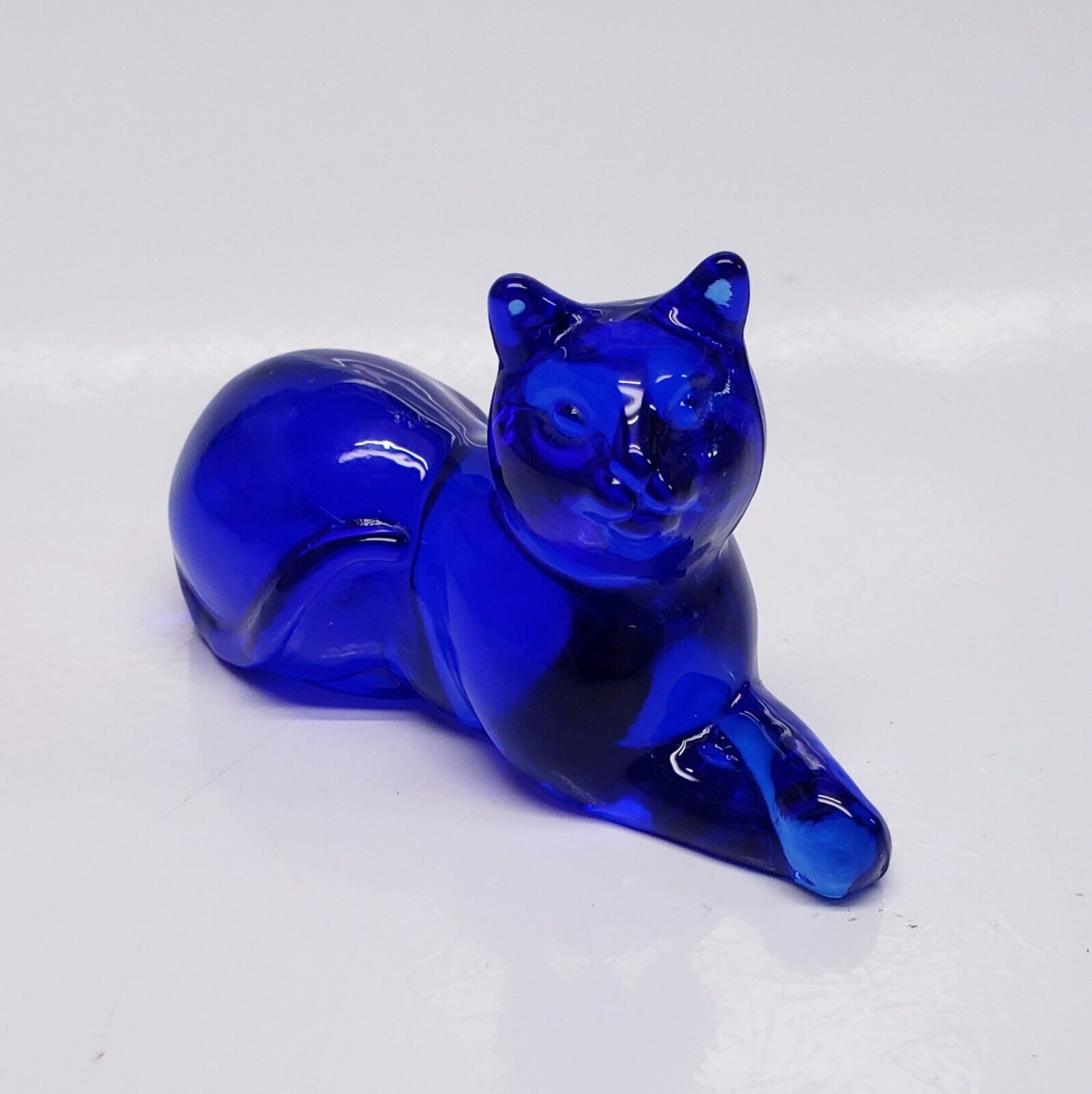 Cobalt Blue Cat Kitty Figurine The Franklin Mint Curio Cabinet Collection 1986