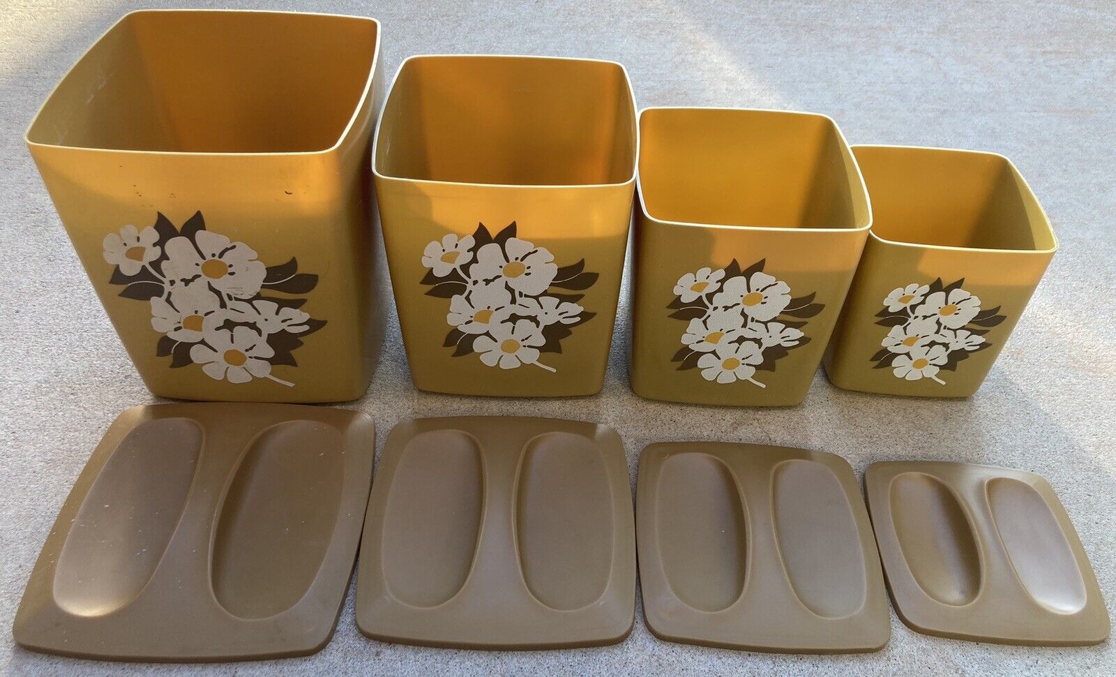70s Vtg Gold White Flowers Floral Plastic Nesting. Set of 4 Canisters w/ Lids
