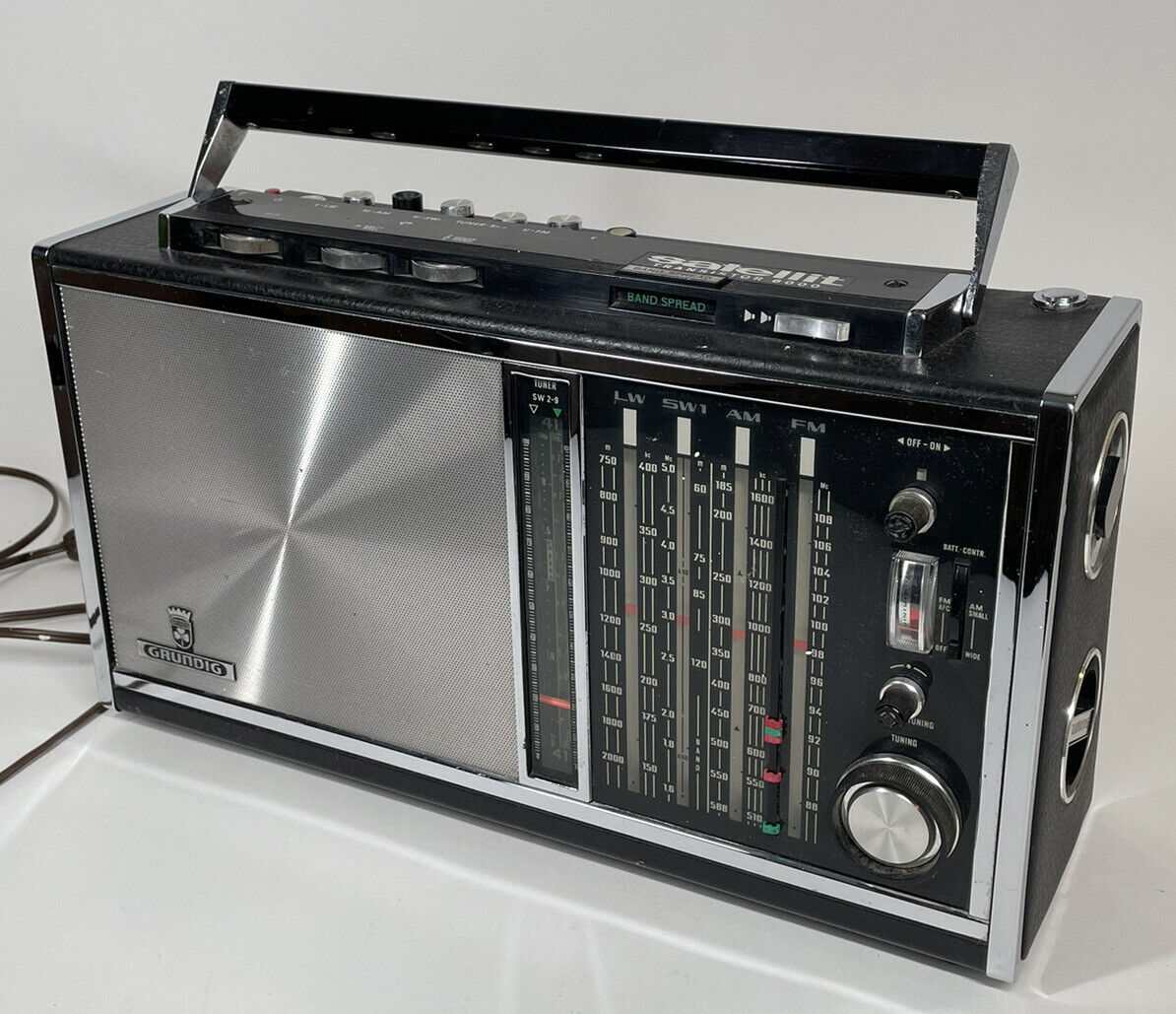 Vintage Grundig Satellit Transistor 6000 Shortwave Radio - Great FM/AM Sound
