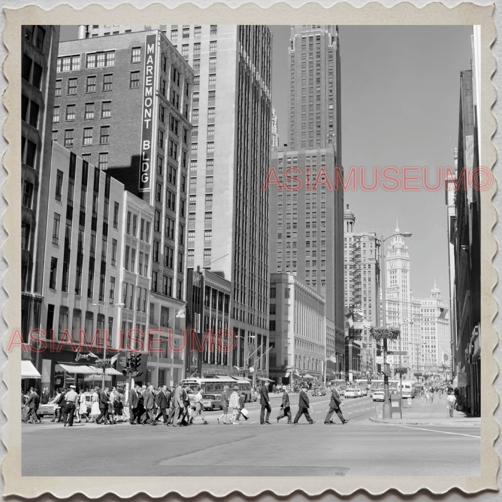 40s CHICAGO MAREMONT BUILDING STREET SCENE TRAFFIC LIGHT Vintage Photo S10365