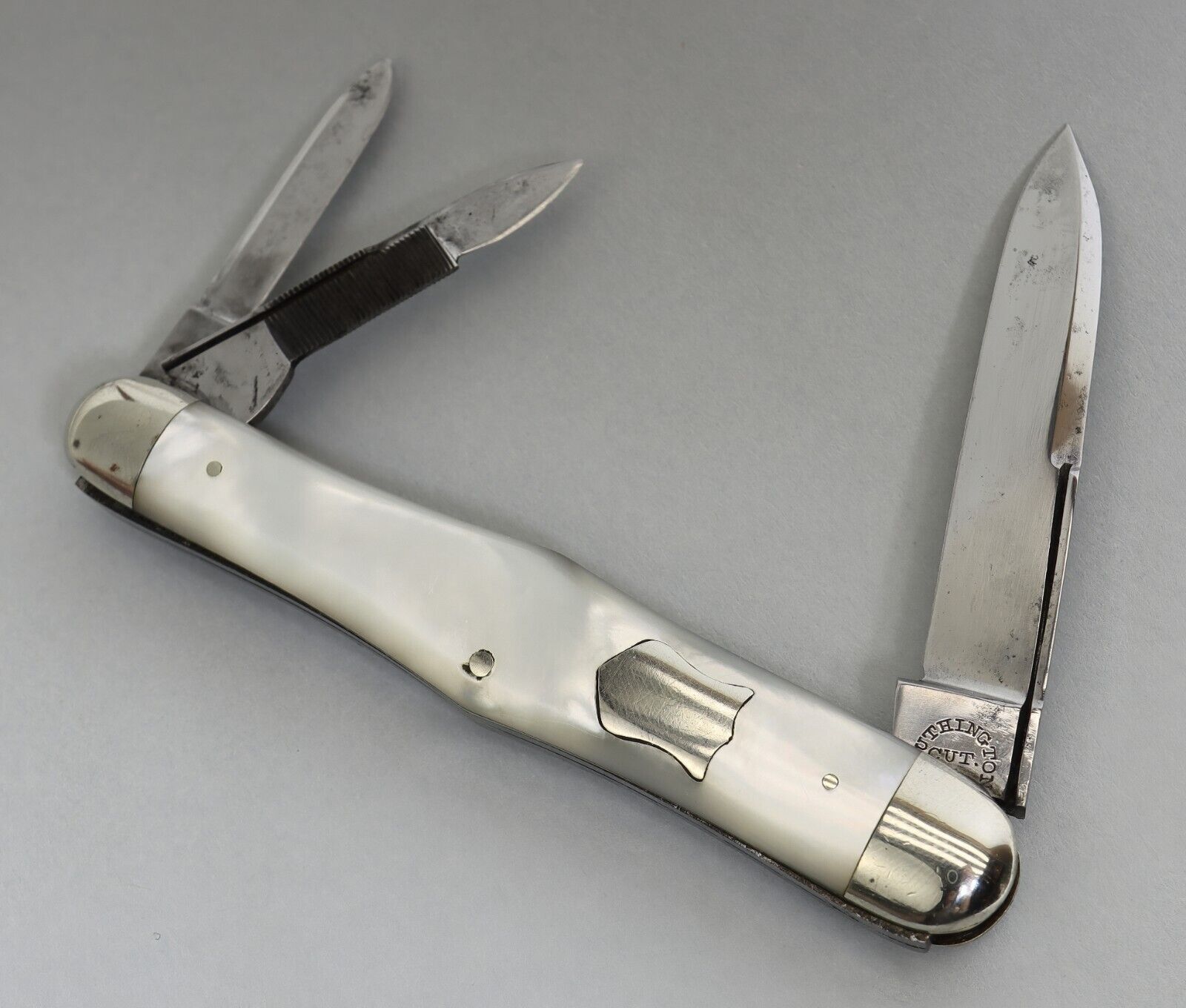 Nice Antique Southington Cutlery 3-Blade MOP Split Back Whittler Pocket Knife