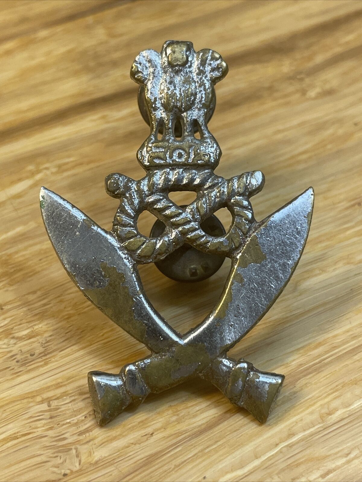 Rare Vintage Ghurka Indian Military Cap Badge Militaria KG JD