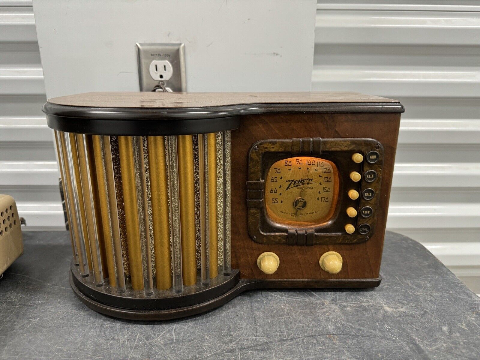 1938-1939 ZENITH 5R317 - WORLD\'S FAIR SPECIAL- GOLD & GLASS ROD TUBE RADIO WORKS