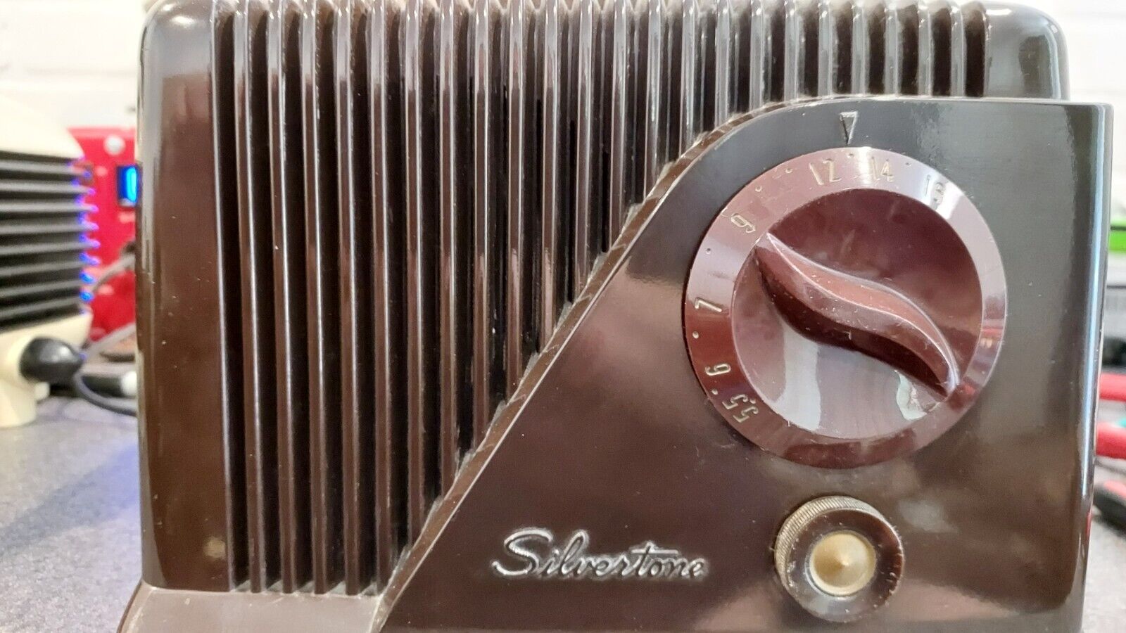 The Silvertone Model 9000 is a wonderful example of 1940\'s streamlined design