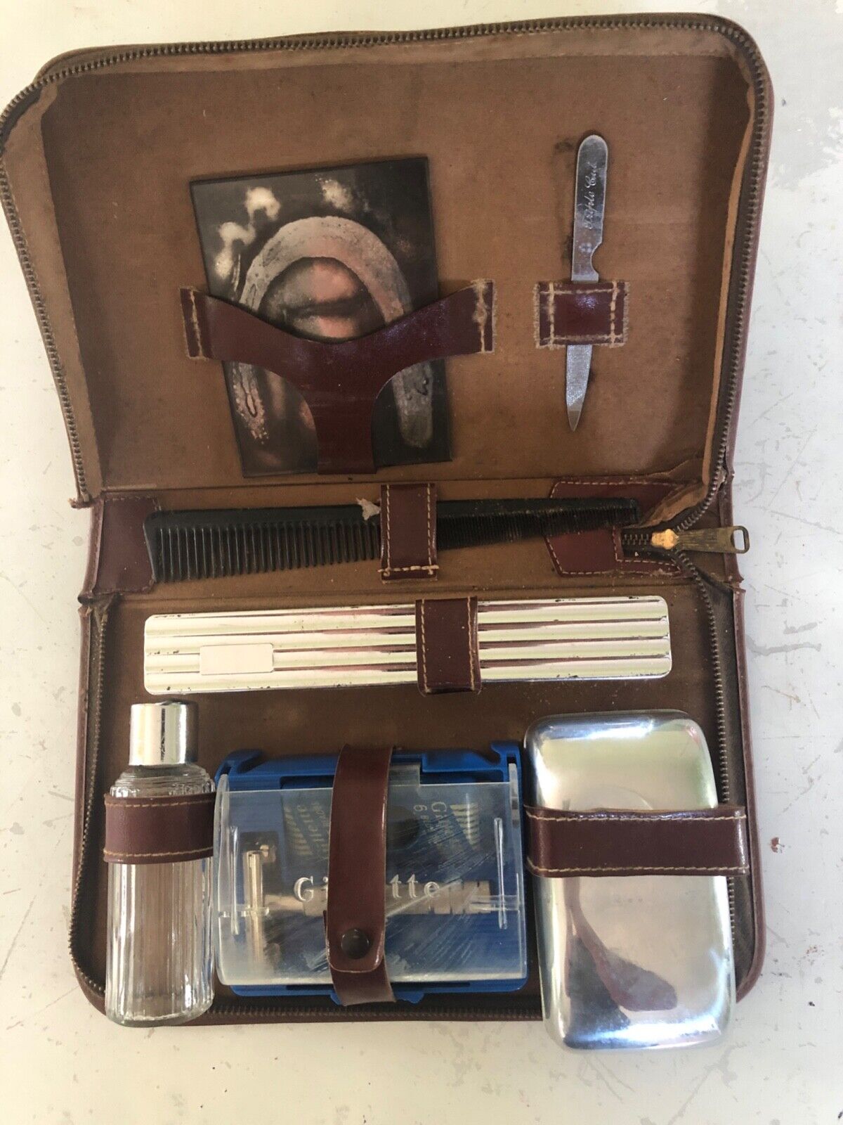 Vintage Gillette Razor Travel Kit with accessories Leather Zip Case- 2