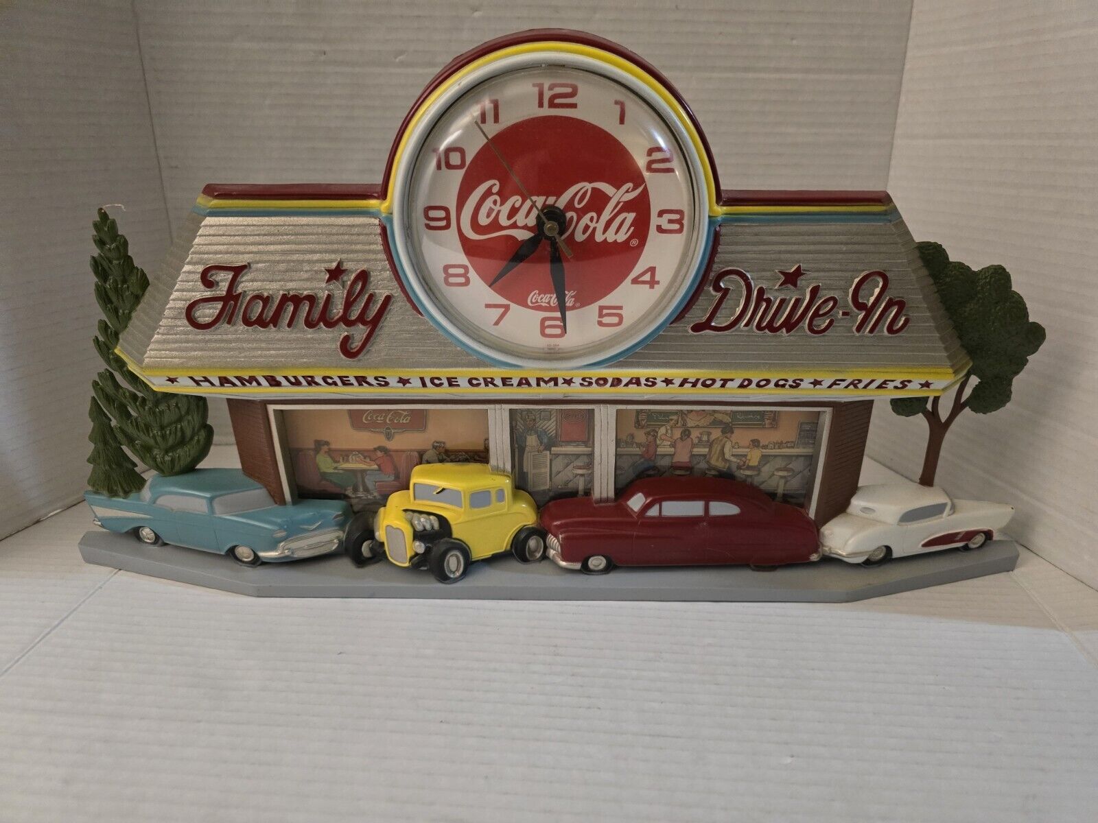 VTG Family Drive In Diner Wall Clock 1988 Burwood Products Classic Cars Works