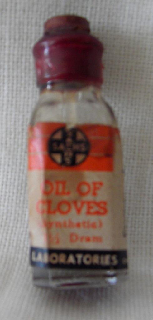 Sachs Oil of Cloves for Temporary Relief of Tooth Ache; 2 3/8\