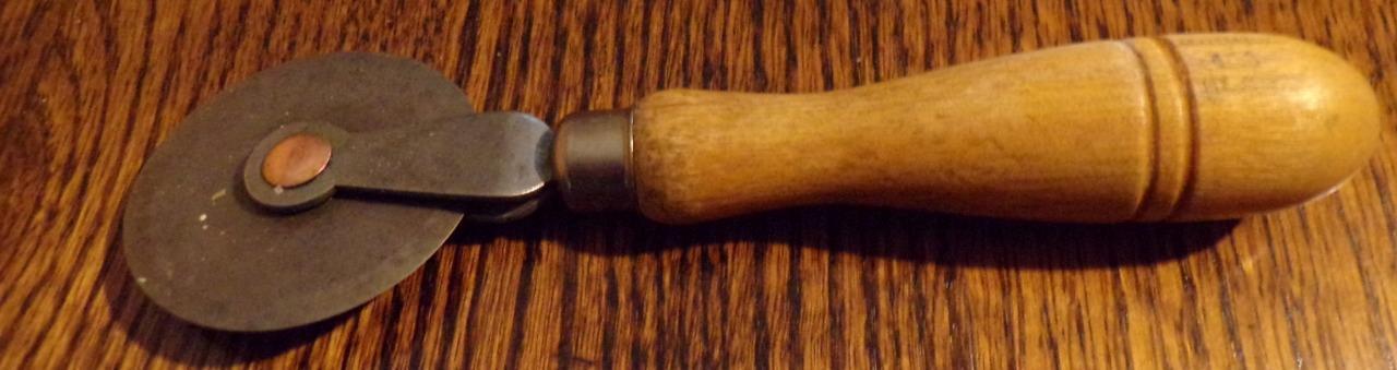 Vintage Murray Pizza Cutter with Wooden Handle 7