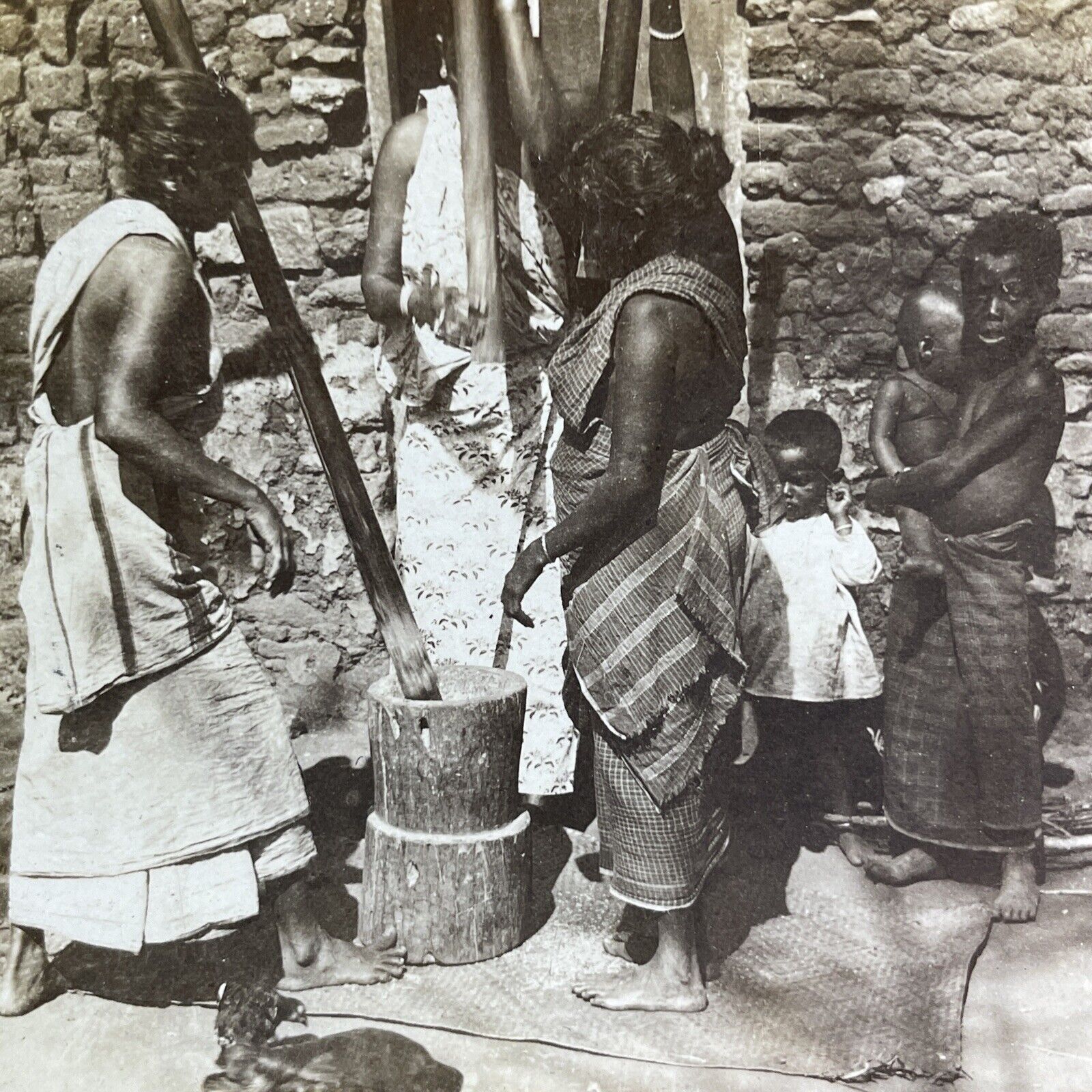 Antique 1901 Native Women And Children In Sri Lanka Stereoview Photo Card P2110