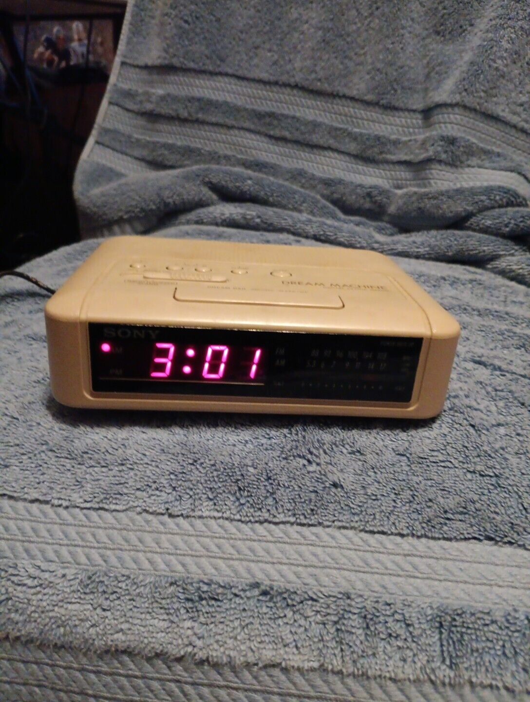 Vintage Sony Dream Machine Digital Alarm Clock Radio Beige TESTED ICF-C240