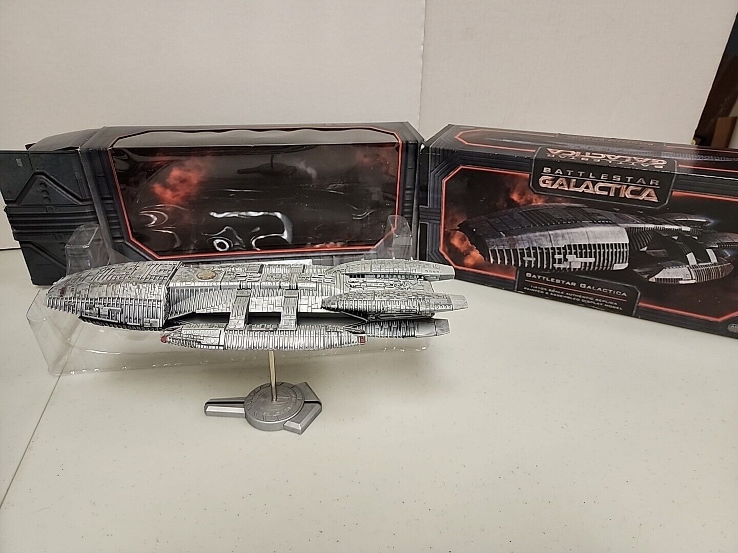 2012 Moebius Models Battlestar Galactica 1:4105 Scale Model Displayed