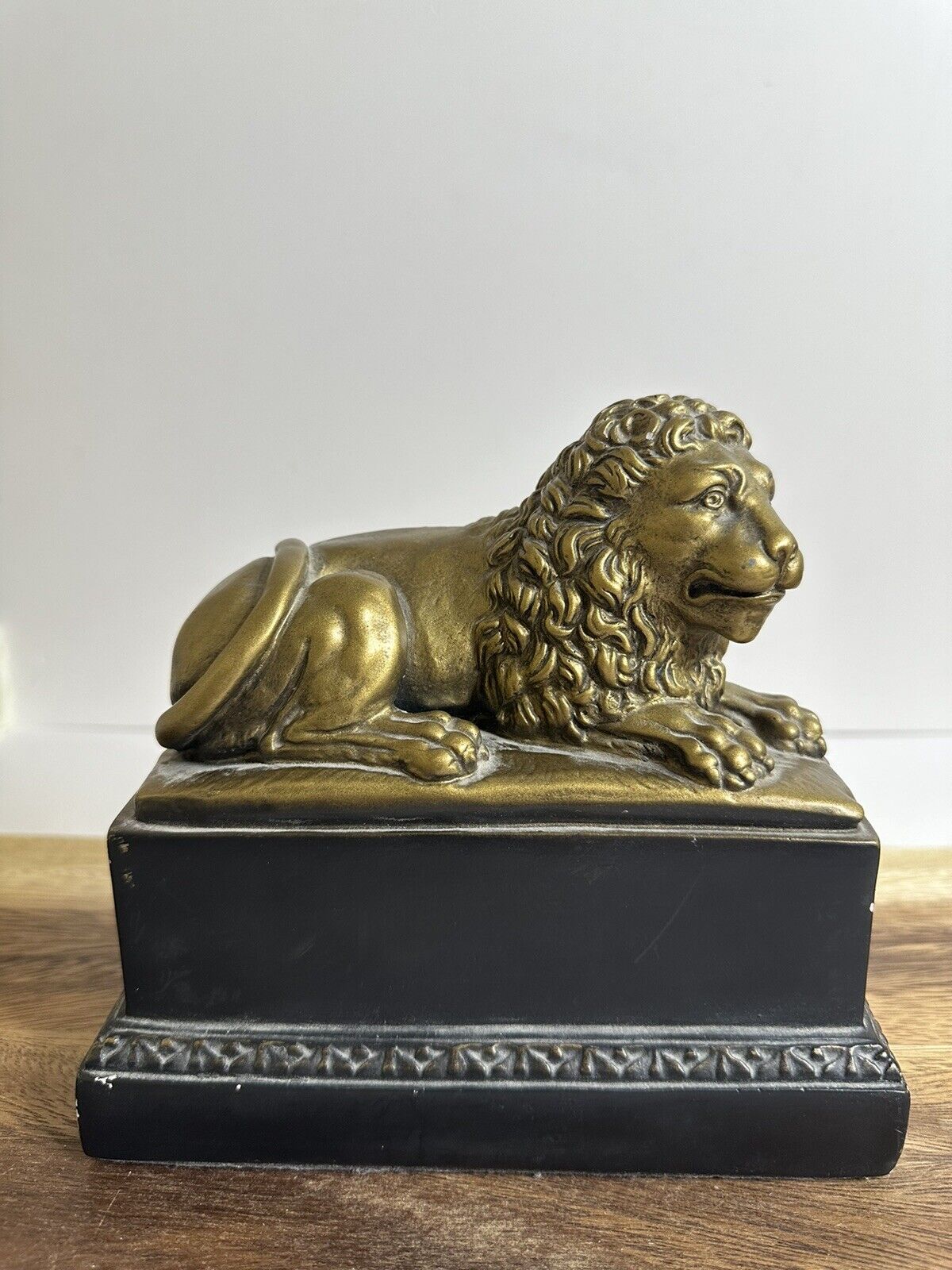 (1) Vintage Statuesque Borghese Italy Gold Gilt Lion Laying Bookend 5 Pounds