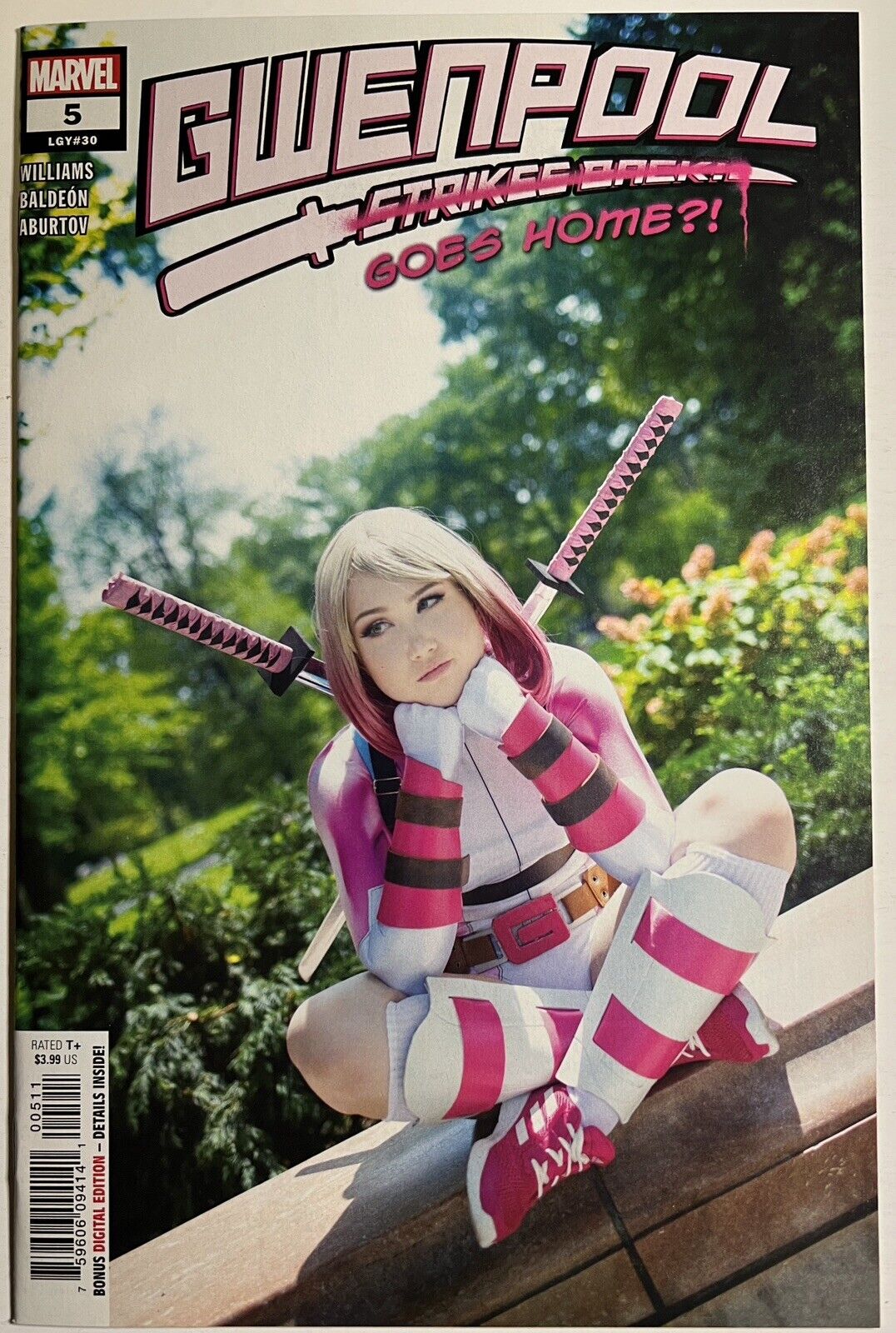 Gwenpool Strikes Back 5 NM Marvel Comics 2020 Cosplay Cover
