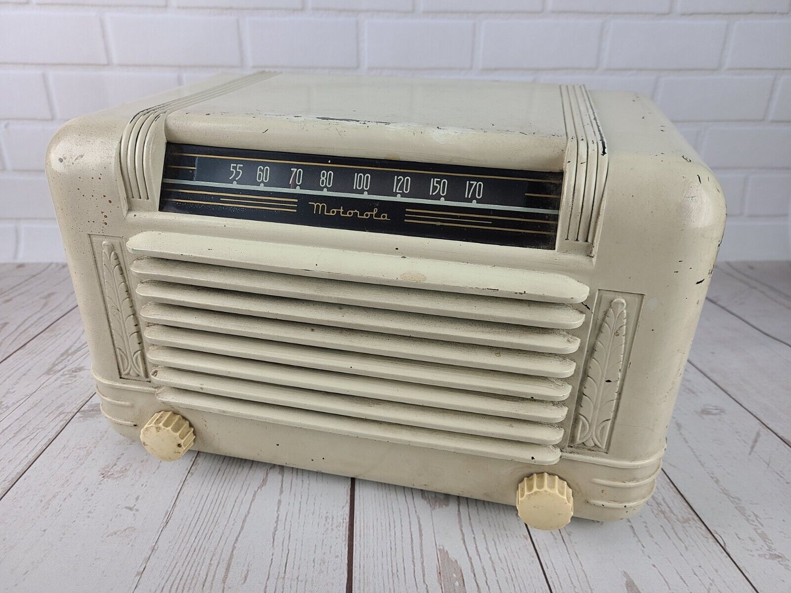 Vintage Motorola Tube Radio 65x12-A Works