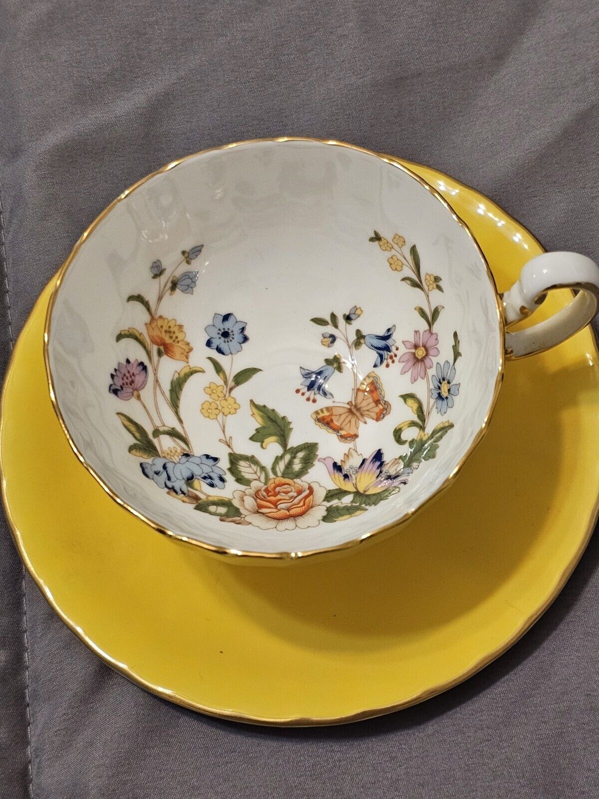 Vtg Aynsely Tea Cup & Saucer Bright Yellow-Cottage Harden Bone China - England 