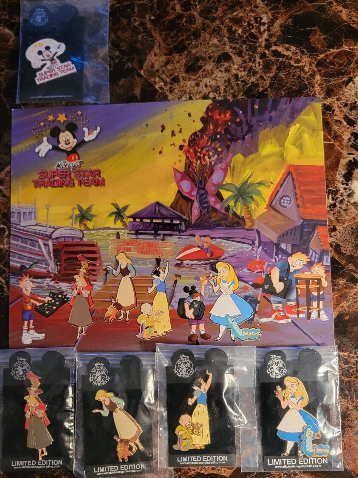 Mickeys Super Star Trading Team LE 2500 - Complete With Card And 5 Pins