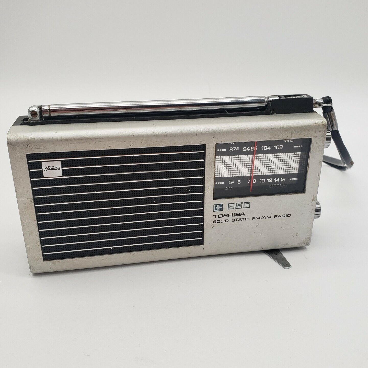 1969 Toshiba IC-70 Mini Portable Transistor AM/FM Radio - Clean, Works
