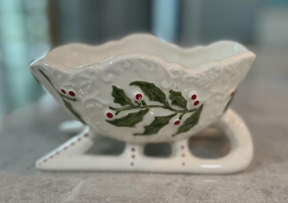 Vintage National Potteries Ceramic Christmas Sleigh X-4568/M ~ Japan 6.5” Long