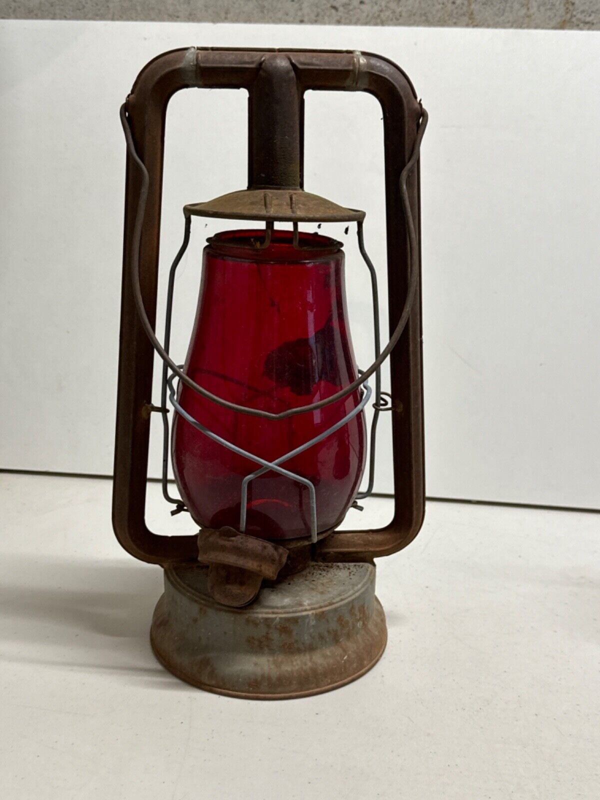 Vintage Dietz Monarch Lantern NY USA Red Glass Globe Lantern Tubular Barn Lamp