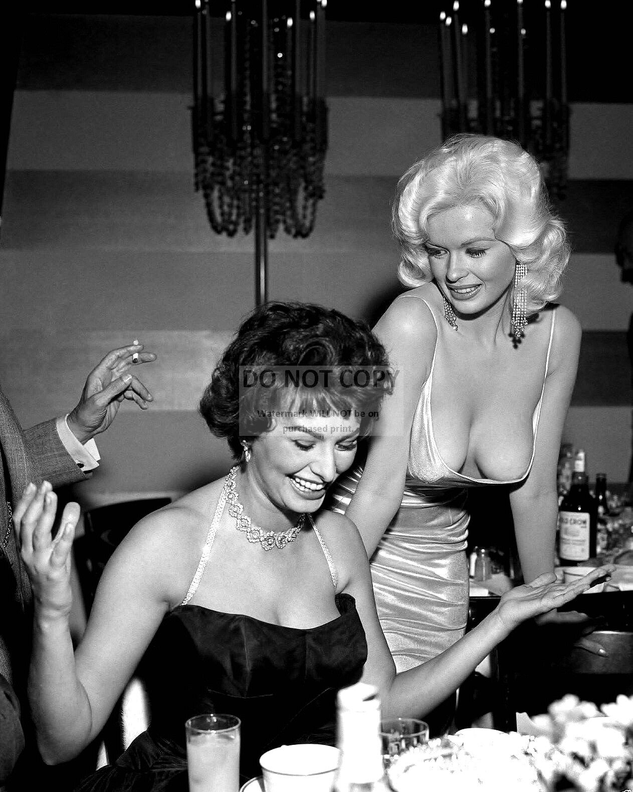SOPHIA LOREN & JAYNE MANSFIELD AT PARTY IN 1957- 8X10 PUBLICITY PHOTO (BB-894)