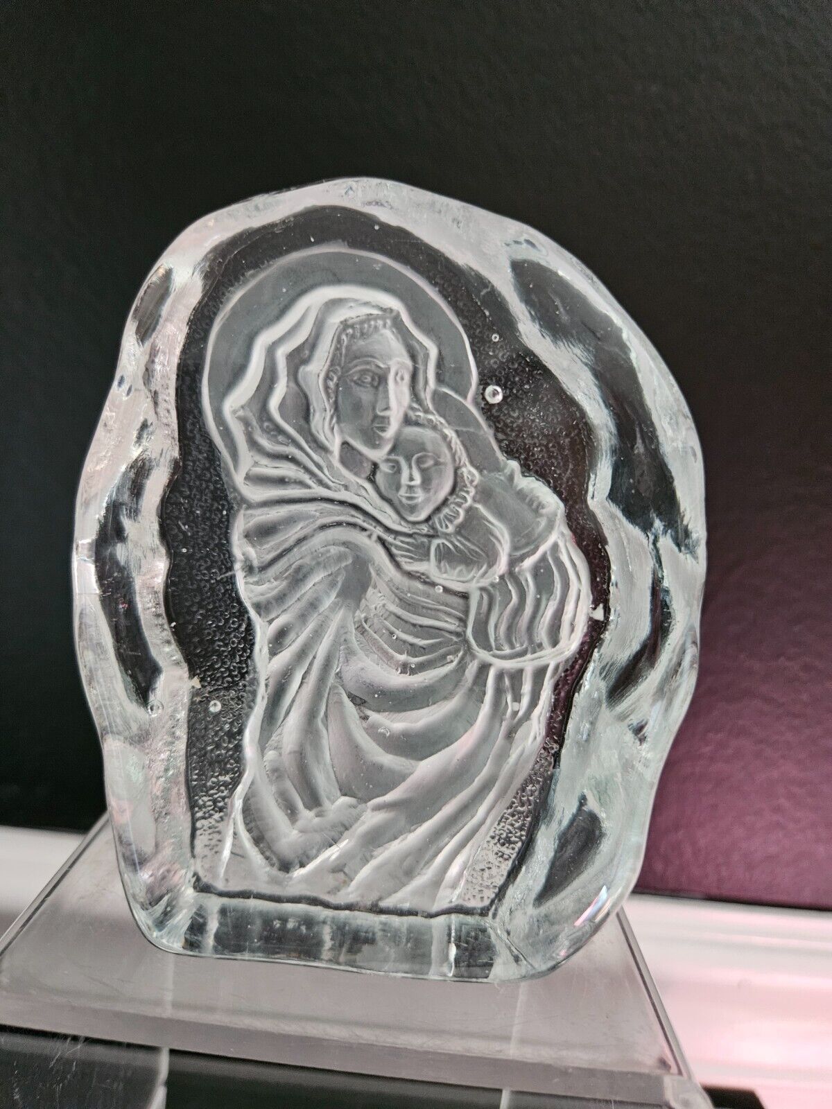 Christmas Art Glass  Paperweight Figurine Mary Holding Baby Jesus 