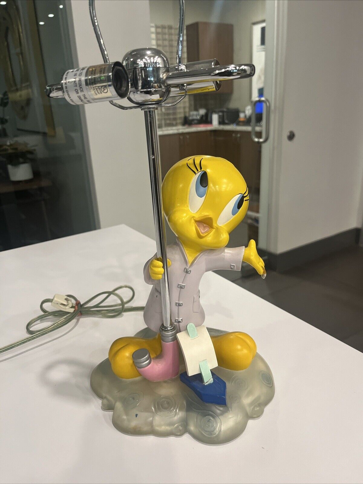 Extremely Rare  Tweety lamp  only Sold At Warner Bros Studio Store Looney tunes