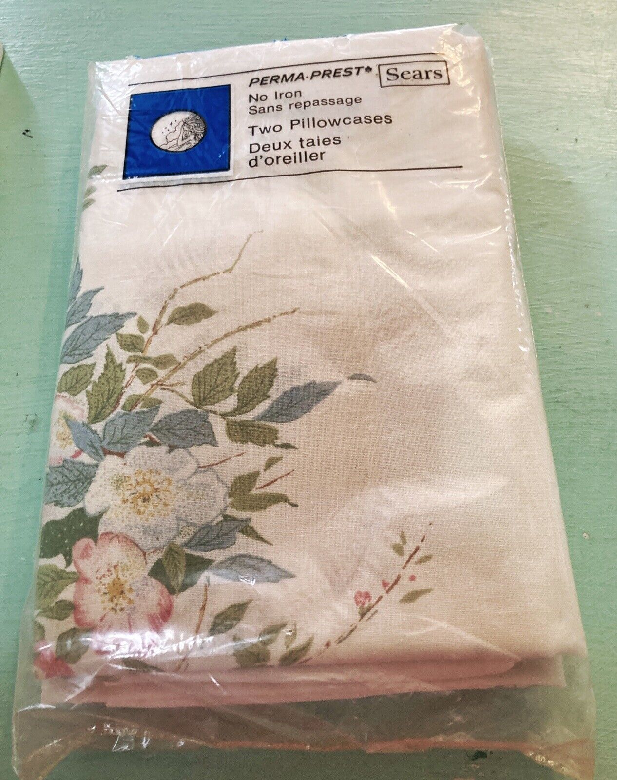 Vtg 1987 Sears Perma Prest 2- pillowcases Floral Polyester Cotten No Iron