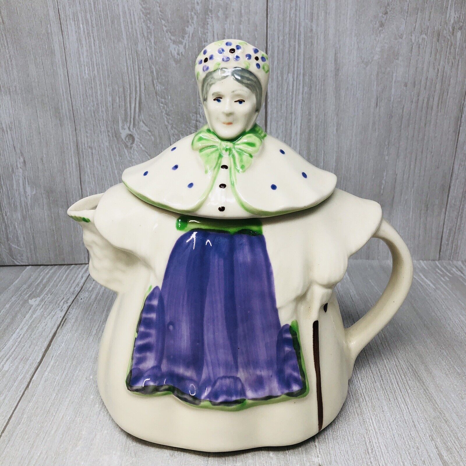 Vintage Shawnee USA Pottery Granny Anne Old Lady Teapot 8.5
