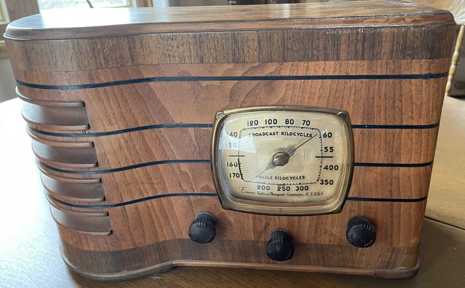 Very desirable Emerson R-167 AM/SW radio from 1937 - works