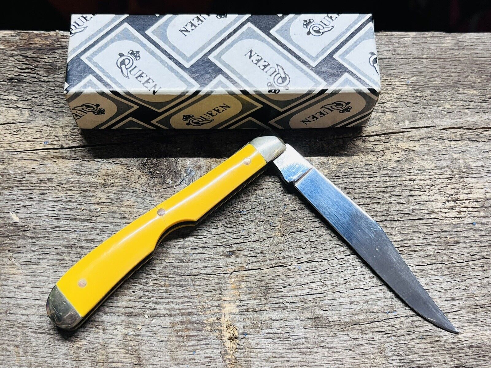 Rare Queen Steel 11EOA Slimline Trapper Knife, Yellow Composite Handles W/Box
