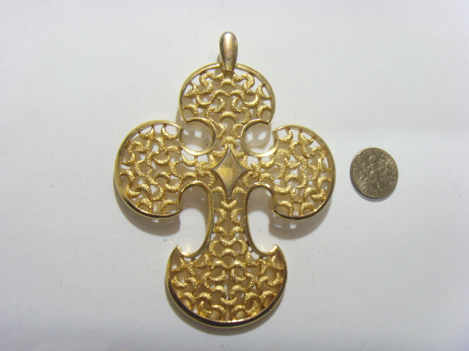 vintag crown trifari gold tone metal pectoral crescent moons cross pendant 51473