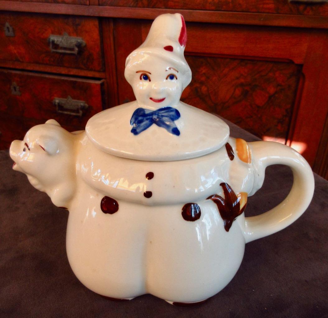 Shawnee Pottery Tom the Piper\'s Son Four Cup Teapot