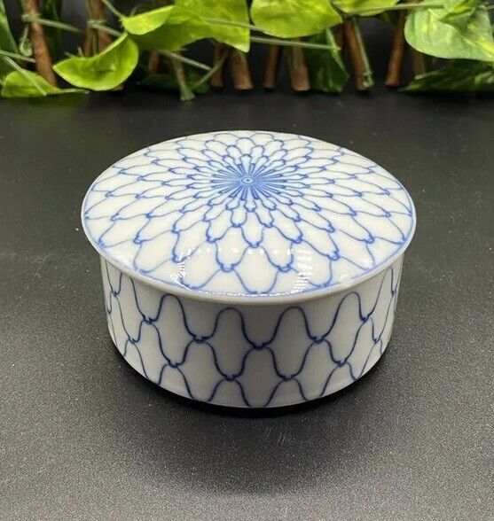 Vintage Asahi Japan Trinket Box Jewelry Dish Blue White Design Takahashi; 3 5/8”