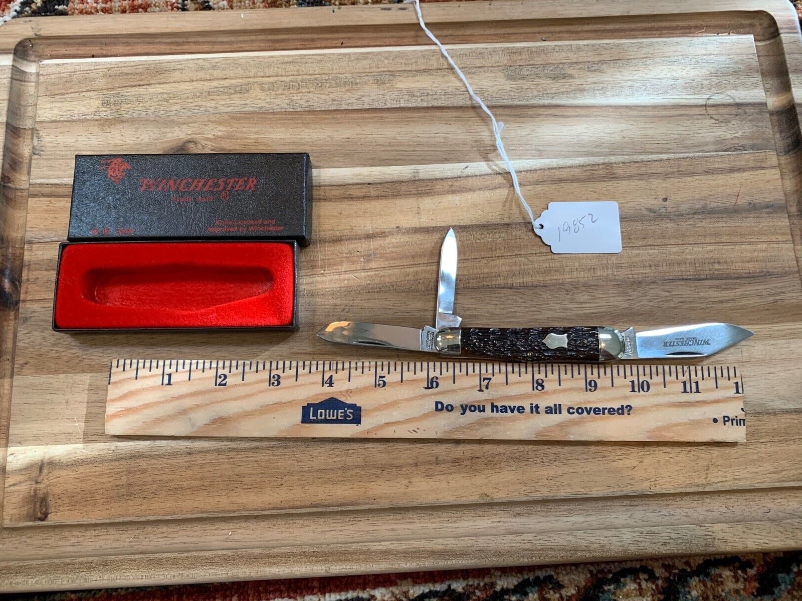 Winchester knife Bone mod.  3904 made in USA (lot#19852)