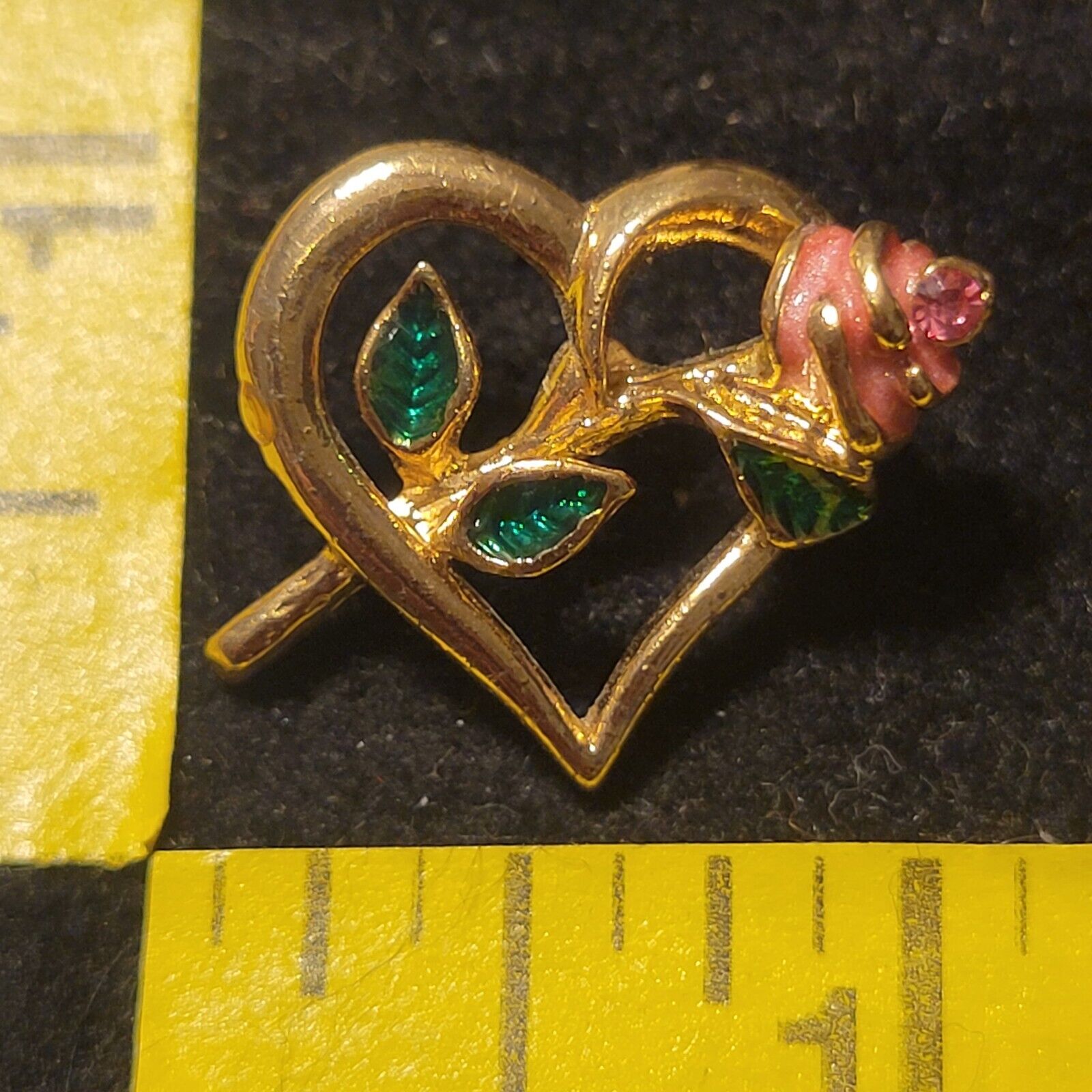 3D Pink Rose through gold tone Heart Lapel Badge Hat Vest Pin Souvenir