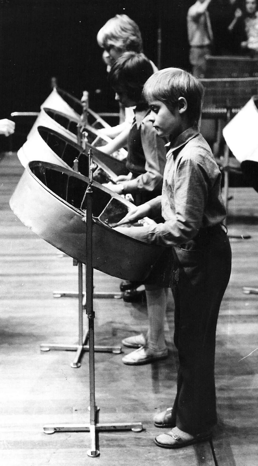 1975 Press Photo Boy Ping Pong Drums SCHOOLS PROM Concert Royal Albert Hall kg
