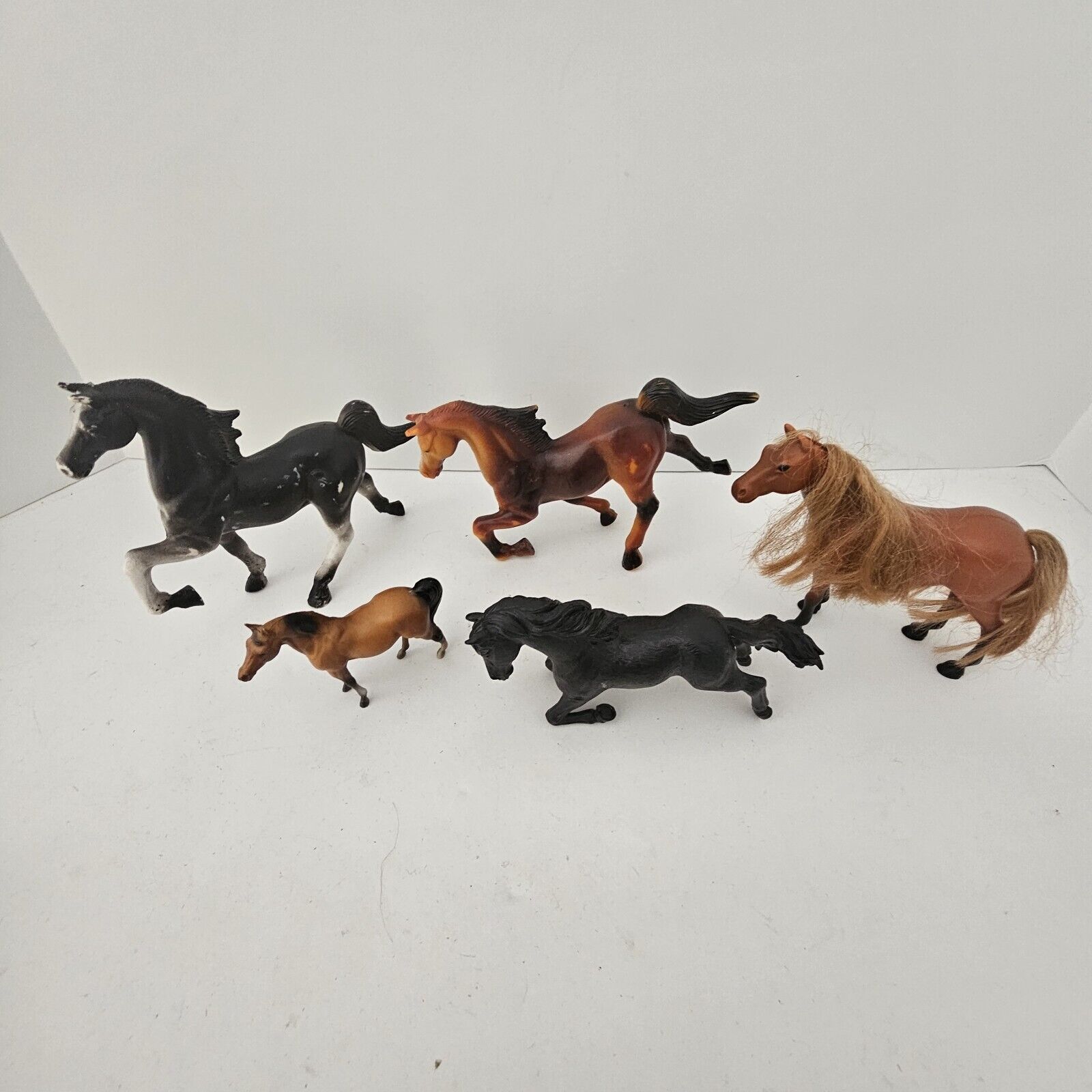 Vintage 1975 Imperial / Bryer Lot Of 5 Plastic Horse Figurine Hong Kong/China