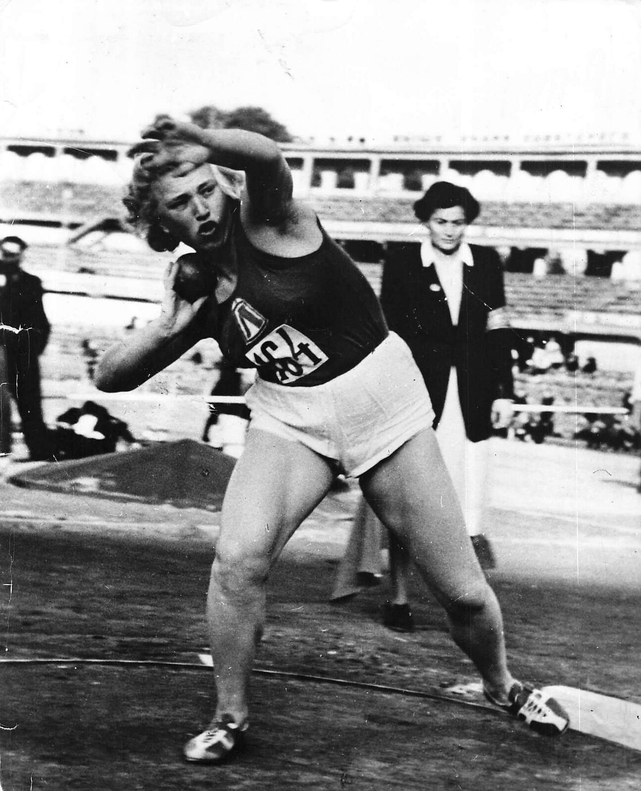 1955 Press Photo GALINA ZYBINA Blonde Bombshell Shot Put Thrower USSR Record kg