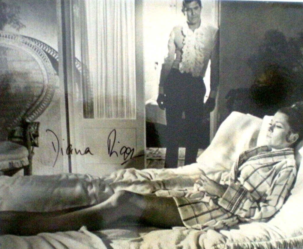 SIGNED PHOTO YOUNG/BEAUTIFUL DECEASED DIANA RIGG-JAMES BOND -HER MAJESTY COA